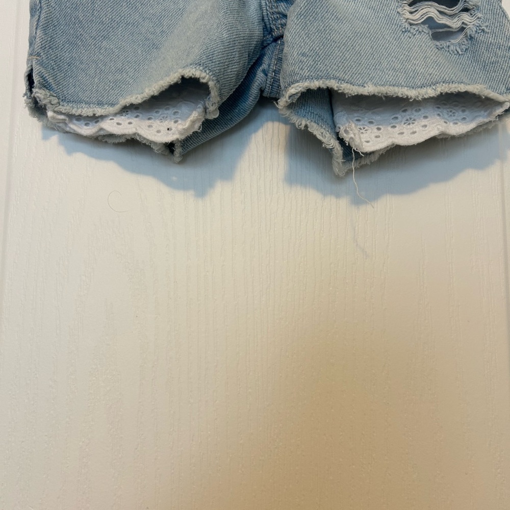 Old Navy Girls Denim Shorts - Picture 2 of 4